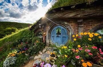 Waitomo, Rotorua & Hobbiton Uncovered Tour - Day 4